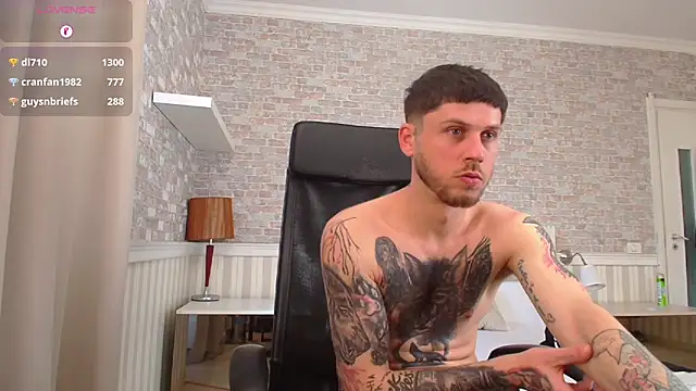 JonahShaw Chat XXX in diretta