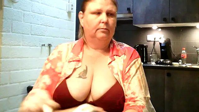 Sylviastar46's Live XXX Chat