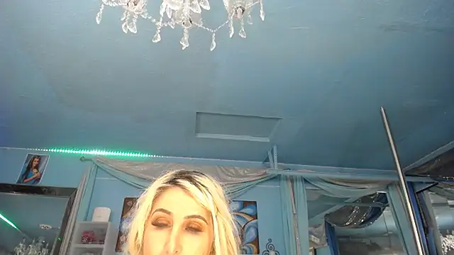 ADRIANNA_FOX live XXX chat