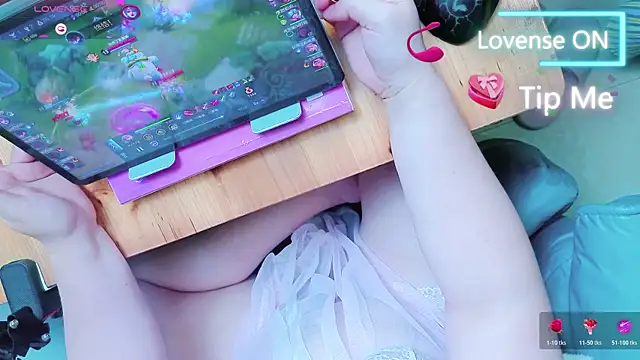 AngelwithEcup élő XXX-chatje