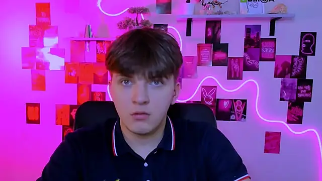 travis_wolf_'s Live XXX Chat