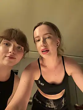 Nura_n_Sarahn Webbikameraesitys