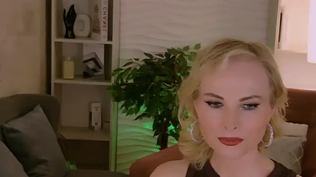 Sandra_Kind Adlı Modelin Canlı XXX Sohbeti