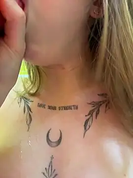 StreetSquirt Adlı Modelin Canlı XXX Sohbeti