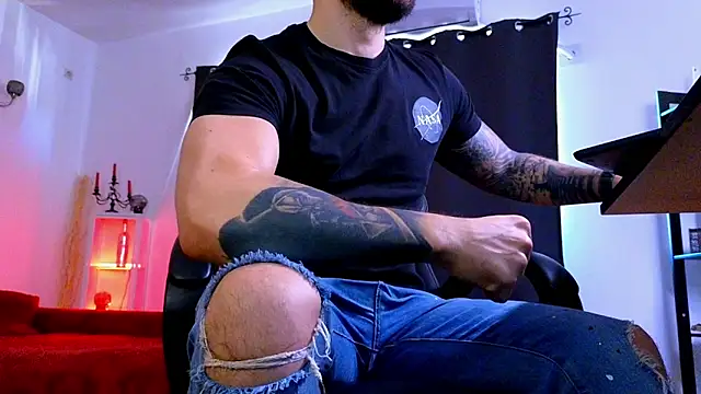 MightyAaron66 Live XXX Chat