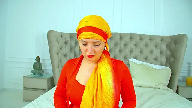 ElinaBellucci live XXX chat