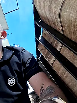 Fury22_: διαδικτυακό σόου στην κάμερα