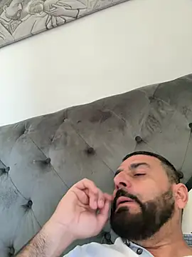 Alis-Mario Pertunjukan Webcam