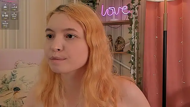 Ruminelle live XXX chat