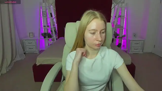 Show de Alina_Blonde na webcam