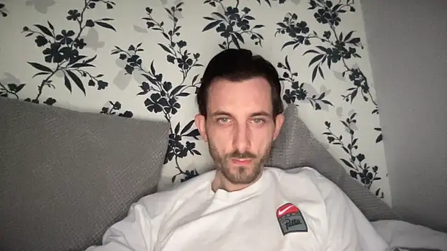 Big8inchUncutCock Webcam-Show