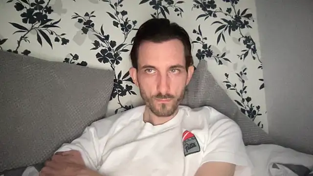 Big8inchUncutCockのウェブカメラショー