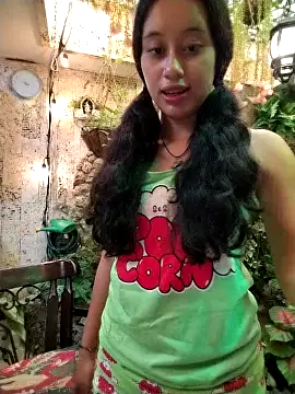 Pokazy przed kamerką – l0lita_emi