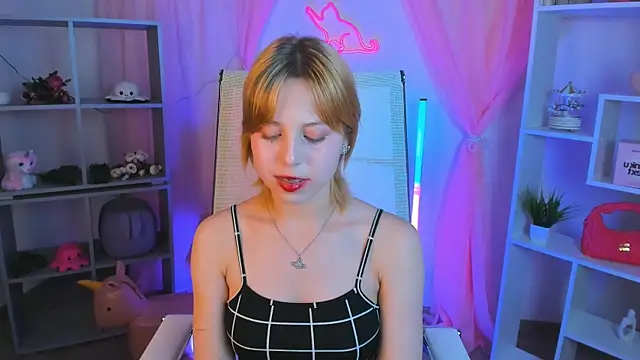 VivienneHebert Adlı Modelin Canlı XXX Sohbeti