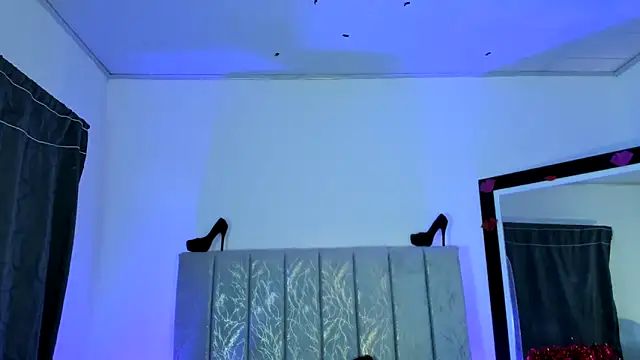 Chat +18 de AndreaKinky ao vivo