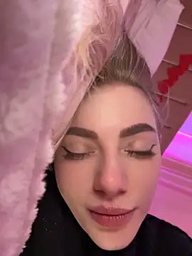 HugeBoobsAlice Webcamshow