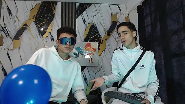 XXX chat uživo modela SKYN_MAN