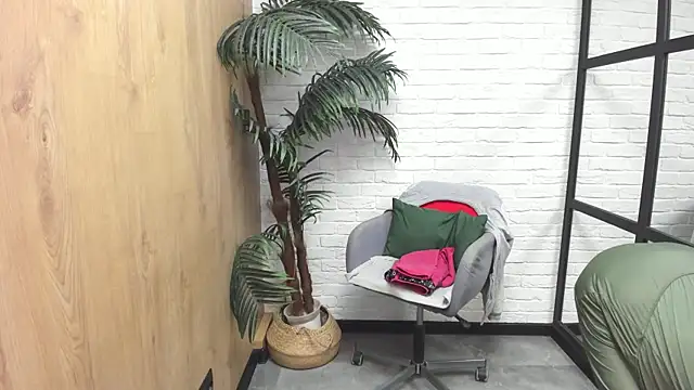 LindaPassionate live XXX chat