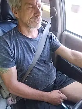 Biknight: διαδικτυακό σόου στην κάμερα