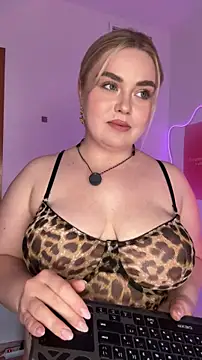 April_Vancee Adlı Modelin Canlı XXX Sohbeti
