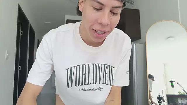 grey___27 Webcam Show