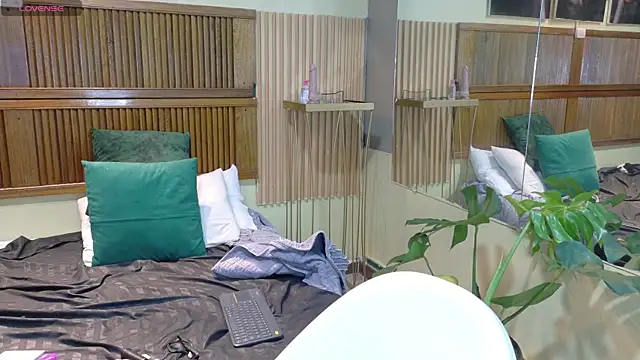 Eli666uwu Chat XXX in diretta