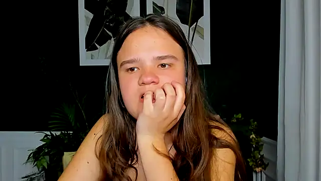 AdeleCruz Adlı Modelin Canlı XXX Sohbeti