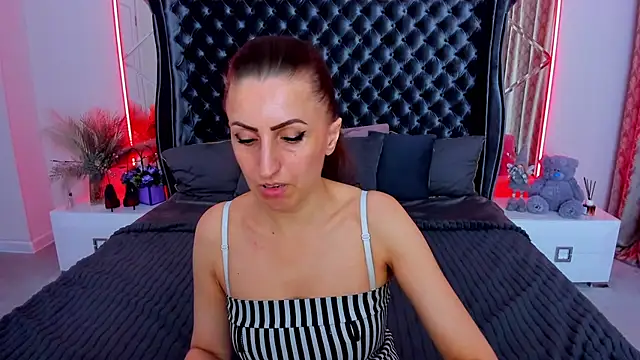 Rebecca_Diamond: онлайн-секс-чат