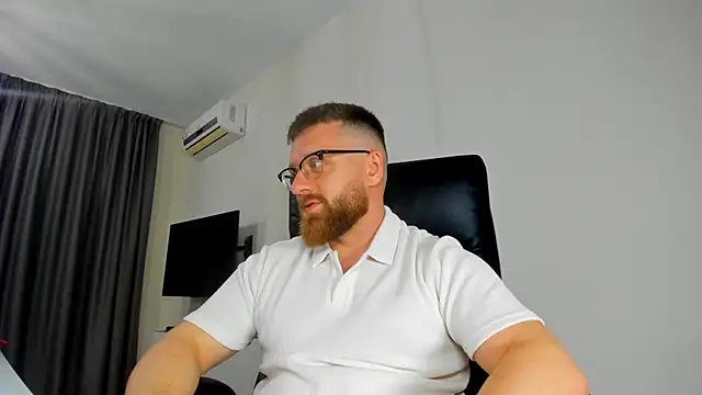 Show modela Findom_guy na web-kameri