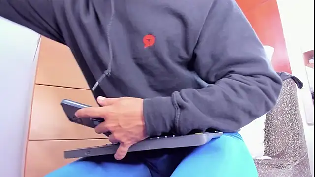 MikeMiller2's Webcam Show