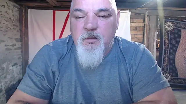 Newfiesausage1972 Show in webcam