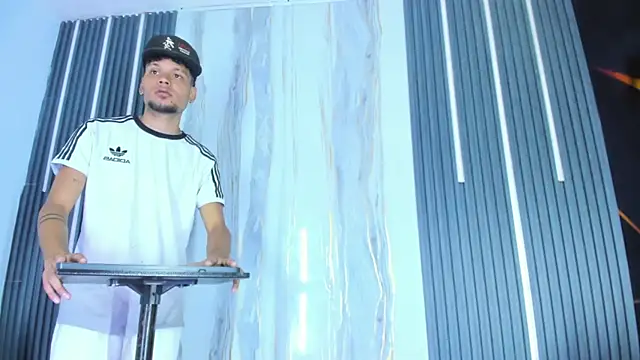 Show modela Josh_Hot_Sex na web-kameri