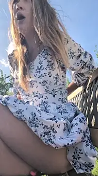 Risky_girl23_'s Webcam Show