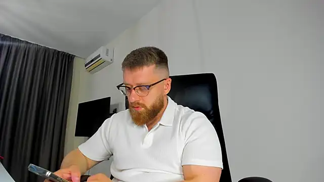 Findom_guy Adlı Modelin Canlı XXX Sohbeti