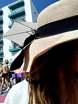 Chat +18 de Luna_Kitanna ao vivo