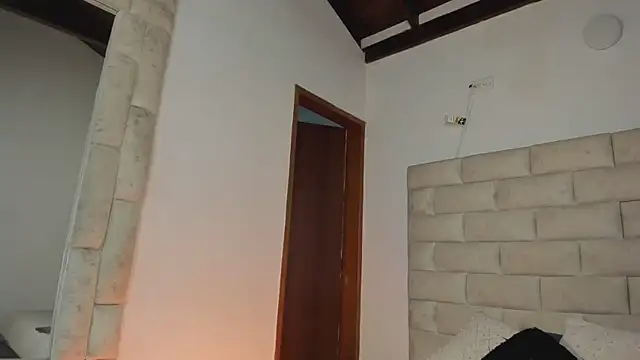 XXX chat uživo modela HollyGrey_