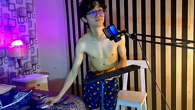 Pokazy przed kamerką – Twink_Sebas7