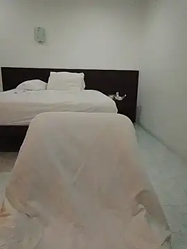 Chat +18 de Rowena_Vonnie ao vivo