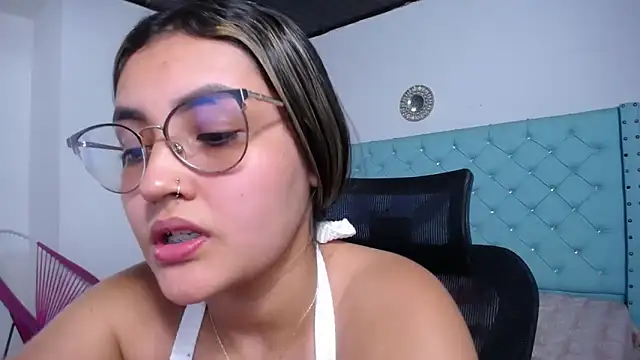 kathe-mills235 Adlı Modelin Canlı XXX Sohbeti