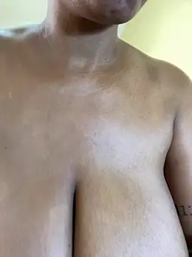 Chat +18 de Sue_Knowledge ao vivo