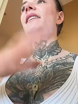 SkinnyLilly Live XXX-Chat