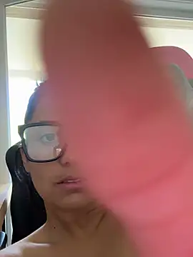 LaPetiteKim's Live XXX Chat