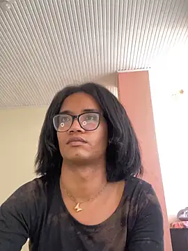 Pokazy przed kamerką – horny_brii