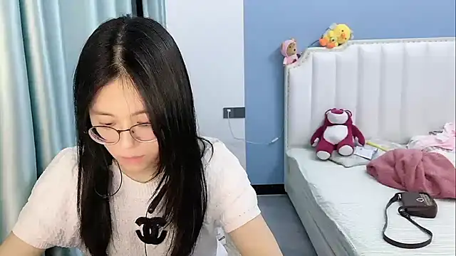 Luna-666 Pertunjukan Webcam