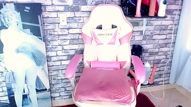 SelfSuck9Iinchs: вебкам-шоу