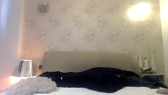 BrianaBloom Pertunjukan Webcam