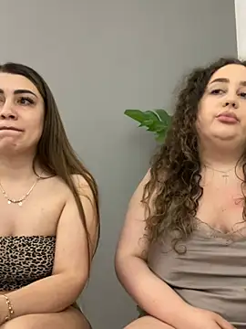 CurlyMaddie Webcam Show