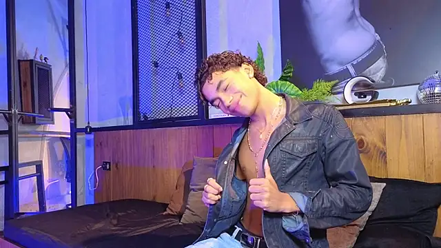 AlanCutee webcam show