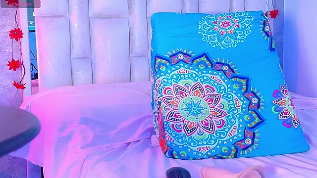 Bella-Sanders Live XXX-Chat