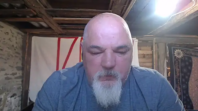 Newfiesausage1972 Pertunjukan Webcam